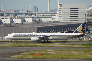 date：2026-05-12;
location：Tokyo Haneda Intl Airport - RJTT;
airline：Singapore Airlines - SIA;
registration：9V-SWT;
aircraft：B777-300ER