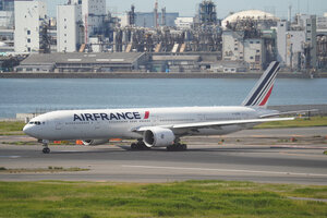 date：2026-05-12;
location：Tokyo Haneda Intl Airport - RJTT;
airline：Air France - AFR;
registration：F-GZNI;
aircraft：B777-300ER