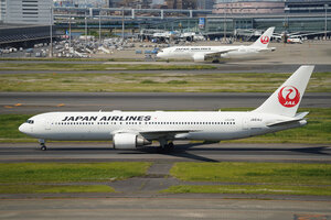 date：2026-05-12;
location：Tokyo Haneda Intl Airport - RJTT;
airline：Japan Airlines - JAL;
registration：JA614J;
aircraft：B767-300ER