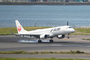 date：2026-05-12;
location：Tokyo Haneda Intl Airport - RJTT;
airline：J-Air - JLJ;
registration：JA252J;
aircraft：ERJ-190-100STD