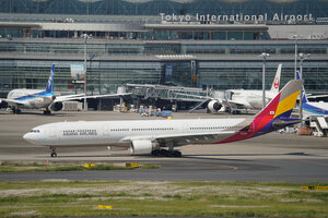date：2026-05-12;
location：Tokyo Haneda Intl Airport - RJTT;
airline：Asiana Airlines - AAR;
registration：HL8259;
aircraft：A330-300