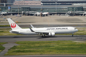 date：2026-05-12;
location：Tokyo Haneda Intl Airport - RJTT;
airline：Japan Airlines - JAL;
registration：JA617A;
aircraft：B767-300ER