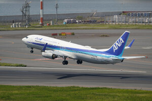 date：2026-05-12;
location：Tokyo Haneda Intl Airport - RJTT;
airline：All Nippon Airways - ANA;
registration：JA56AN;
aircraft：B737-800