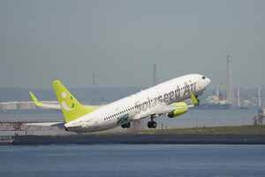 date：2026-05-12;
location：Tokyo Haneda Intl Airport - RJTT;
airline：Solaseed Air - SNJ;
registration：JA807X;
aircraft：B737-800;
remark：Go Forward Kumamoto Livery