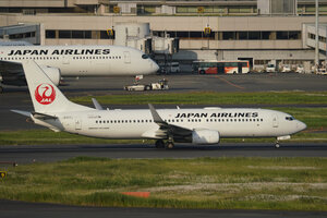 date：2026-05-12;
location：Tokyo Haneda Intl Airport - RJTT;
airline：Japan Airlines - JAL;
registration：JA317J;
aircraft：B737-800