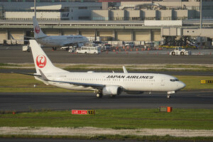 date：2026-05-12;
location：Tokyo Haneda Intl Airport - RJTT;
airline：Japan Airlines - JAL;
registration：JA301J;
aircraft：B737-800