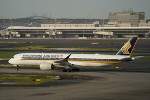 date：2026-05-12;
location：Tokyo Haneda Intl Airport - RJTT;
airline：Singapore Airlines - SIA;
registration：9V-SHO;
aircraft：A350-900