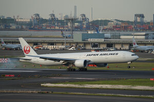 date：2026-05-12;
location：Tokyo Haneda Intl Airport - RJTT;
airline：Japan Airlines - JAL;
registration：JA733J;
aircraft：B777-300ER