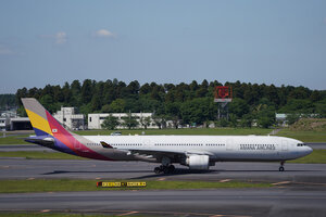 date：2026-05-13;
location：Tokyo Narita Intl Airport - RJAA;
airline：Asiana Airlines - AAR;
registration：HL8293;
aircraft：A330-300