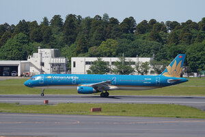 date：2026-05-13;
location：Tokyo Narita Intl Airport - RJAA;
airline：Vietnam Airlines - HVN;
registration：VN-A336;
aircraft：A321-200