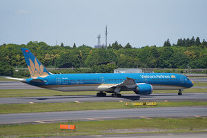 date：2026-05-13;
location：Tokyo Narita Intl Airport - RJAA;
airline：Vietnam Airlines - HVN;
registration：VN-A784;
aircraft：B787-10