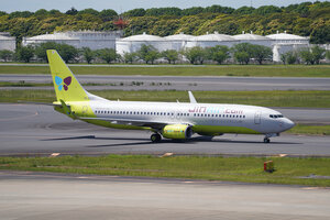 date：2026-05-13;
location：Tokyo Narita Intl Airport - RJAA;
airline：Jin Air - JNA;
registration：HL8247;
aircraft：B737-800