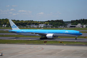date：2026-05-13;
location：Tokyo Narita Intl Airport - RJAA;
airline：KLM - KLM;
registration：PH-BVP;
aircraft：B777-300ER
