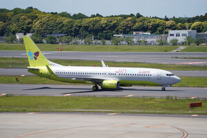 date：2026-05-13;
location：Tokyo Narita Intl Airport - RJAA;
airline：Jin Air - JNA;
registration：HL8224;
aircraft：B737-800