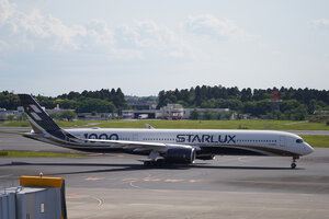 date：2026-05-13;
location：Tokyo Narita Intl Airport - RJAA;
airline：STARLUX Airlines - STU;
registration：B-58552;
aircraft：A350-1000;
remark：The 1000 Livery