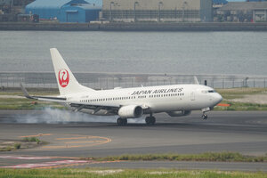 date：2026-05-14;
location：Tokyo Haneda Intl Airport - RJTT;
airline：Japan Airlines - JAL;
registration：JA327J;
aircraft：B737-800