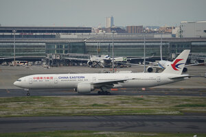 date：2026-05-14;
location：Tokyo Haneda Intl Airport - RJTT;
airline：China Eastern Airlines - CES;
registration：B-2020;
aircraft：B777-300ER