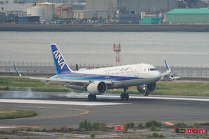 date：2026-05-14;
location：Tokyo Haneda Intl Airport - RJTT;
airline：All Nippon Airways - ANA;
registration：JA215A;
aircraft：A320neo