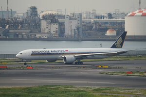 date：2026-05-14;
location：Tokyo Haneda Intl Airport - RJTT;
airline：Singapore Airlines - SIA;
registration：9V-SWW;
aircraft：B777-300ER