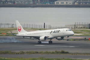 date：2026-05-14;
location：Tokyo Haneda Intl Airport - RJTT;
airline：J-Air - JLJ;
registration：JA250J;
aircraft：ERJ-190-100STD