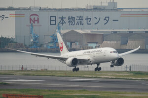 date：2026-05-14;
location：Tokyo Haneda Intl Airport - RJTT;
airline：Japan Airlines - JAL;
registration：JA846J;
aircraft：B787-8