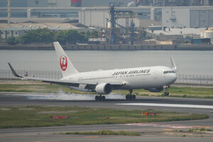 date：2026-05-14;
location：Tokyo Haneda Intl Airport - RJTT;
airline：Japan Airlines - JAL;
registration：JA617J;
aircraft：B767-300ER