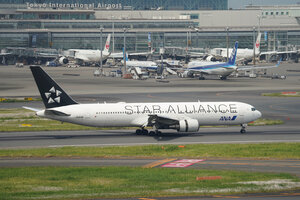 date：2026-05-14;
location：Tokyo Haneda Intl Airport - RJTT;
airline：All Nippon Airways - ANA;
registration：JA614A;
aircraft：B767-300ER;
remark：Star Alliance Livery