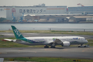 date：2026-05-14;
location：Tokyo Haneda Intl Airport - RJTT;
airline：All Nippon Airways - ANA;
registration：JA871A;
aircraft：SAF Flight Initiative For the Next Generation Livery