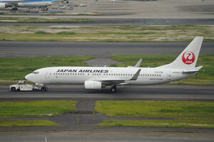 date：2026-05-15;
location：Tokyo Haneda Intl Airport - RJTT;
airline：Japan Airlines - JAL;
registration：JA323J;
aircraft：B737-800