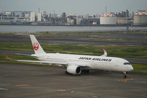 date：2026-05-15;
location：Tokyo Haneda Intl Airport - RJTT;
airline：Japan Airlines - JAL;
registration：JA17XJ;
aircraft：A350-900