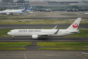 date：2026-05-15;
location：Tokyo Haneda Intl Airport - RJTT;
airline：Japan Airlines - JAL;
registration：JA620J;
aircraft：B767-300ER