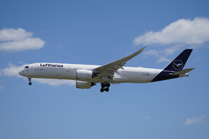 date：2026-05-28;
location：Beijing Capital Intl Airport - ZBAA;
airline：Lufthansa - DLH;
registration：D-AIXH;
aircraft：A350-900