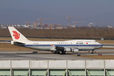 date：2010-02-03location：Beijing Capital Intl Airport - ZBAAairline：Air China - CCAregistration：B-2468aircraft：B747-400M