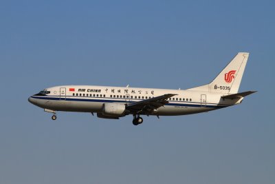 date：2010-02-03location：Beijing Capital Intl Airport - ZBAAairline：Air China - CCAregistration：B-5035aircraft：B737-300