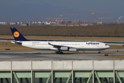 date：2010-02-03location：Beijing Capital Intl Airport - ZBAAairline：Lufthansa - DLHregistration：D-AIGUaircraft：A340-300