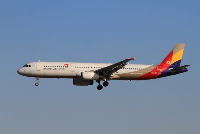 date：2010-02-03location：Beijing Capital Intl Airport - ZBAAairline：Asiana Airlines - AARregistration：HL7729aircraft：A321-200