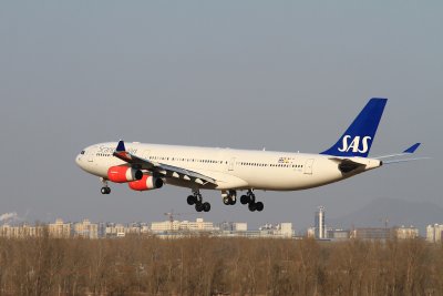 date：2010-02-03location：Beijing Capital Intl Airport - ZBAAairline：Scandinavian Airlines System - SASregistration：OY-KBDaircraft：A340-300