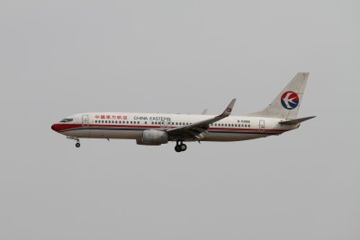 date：2010-02-10location：Beijing Capital Intl Airport - ZBAAairline：China Eastern Airlines - CESregistration：B-5086aircraft：B737-800