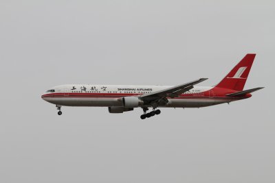 date：2010-02-10location：Beijing Capital Intl Airport - ZBAAairline：Shanghai Airlines - CSHregistration：B-2567aircraft：B767-300ER