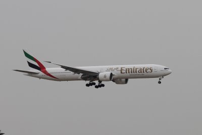 date：2010-02-10location：Beijing Capital Intl Airport - ZBAAairline：Emirates - UAEregistration：A6-ECXaircraft：B777-300ER