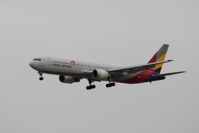 date：2010-02-10location：Beijing Capital Intl Airport - ZBAAairline：Asiana Airlines - AARregistration：HL7514aircraft：B767-300ER