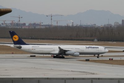 date：2010-02-10location：Beijing Capital Intl Airport - ZBAAairline：Lufthansa - DLHregistration：D-AIGXaircraft：A340-300