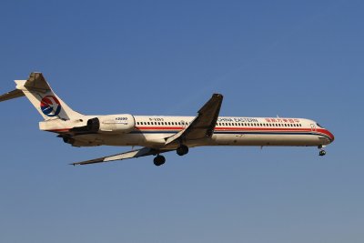 date：2010-02-19location：Beijing Capital Intl Airport - ZBAAairline：China Eastern Airlines - CESregistration：B-2263aircraft：McDonnell Douglas MD-90-30