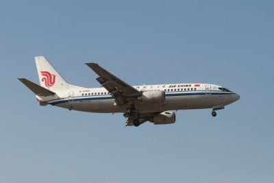 date：2010-02-19location：Beijing Capital Intl Airport - ZBAAairline：Air China - CCAregistration：B-2951aircraft：B737-300