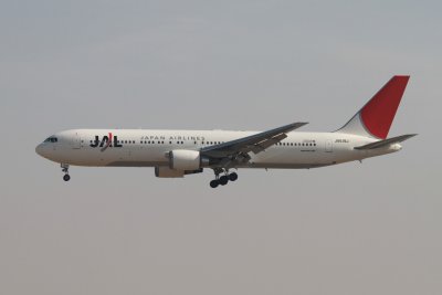 date：2010-02-19location：Beijing Capital Intl Airport - ZBAAairline：Japan Airlines - JALregistration：JA619Jaircraft：B767-300ER