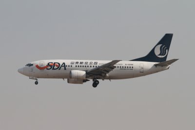 date：2010-02-19location：Beijing Capital Intl Airport - ZBAAairline：Shandong Airlines - CDGregistration：B-5098aircraft：B737-300