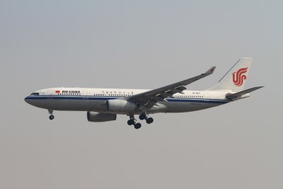 date：2010-02-19location：Beijing Capital Intl Airport - ZBAAairline：Air China - CCAregistration：B-6117aircraft：A330-200