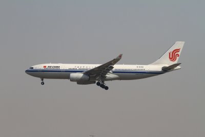 date：2010-02-19location：Beijing Capital Intl Airport - ZBAAairline：Air China - CCAregistration：B-6092aircraft：A330-200
