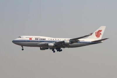 date：2010-02-19location：Beijing Capital Intl Airport - ZBAAairline：Air China - CCAregistration：B-2445aircraft：B747-400