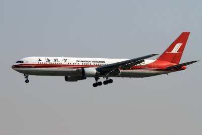 date：2010-02-19location：Beijing Capital Intl Airport - ZBAAairline：Shanghai Airlines - CSHregistration：B-2567aircraft：B767-300ER